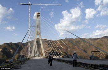 Самый высокий подвесной мост в мире